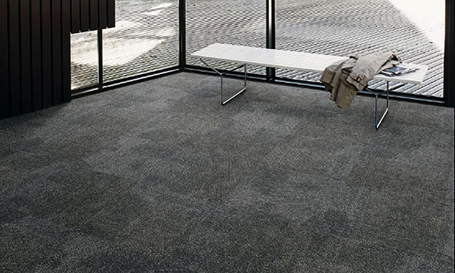 Dalles de moquette noires / 